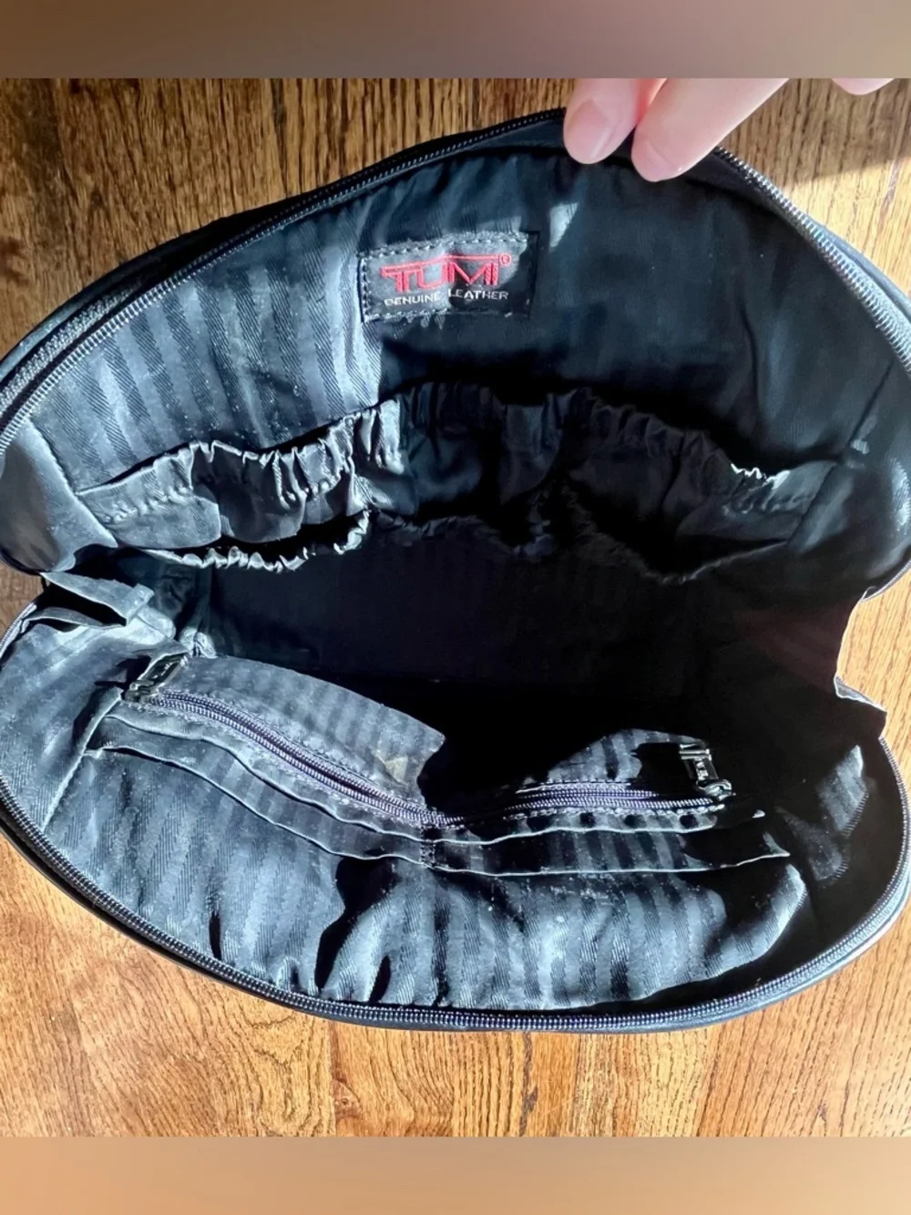 TUMI Black Leather Travel Toiletry Bag Dopp Kit Zip Case